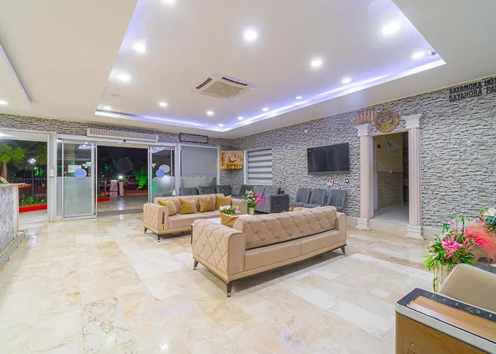 Готель Sayanora 3*