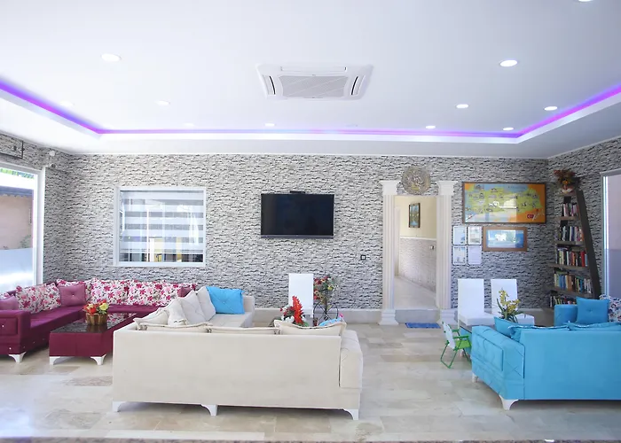 Sayanora Hotell Side