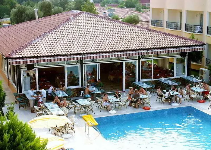 Sayanora Hotell Side