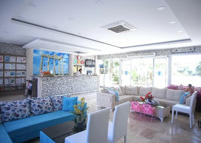 Sayanora Hotell Side