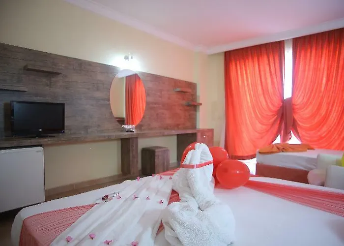 Sayanora Hotell Side